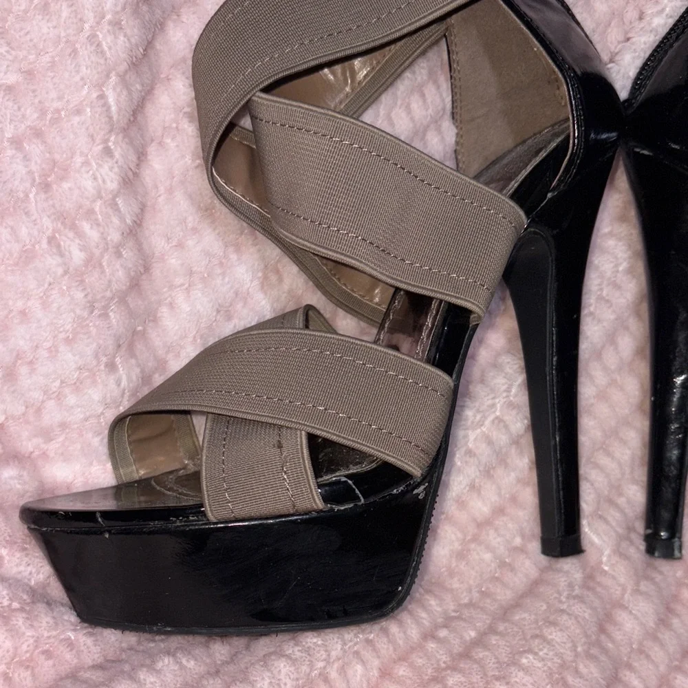Stylish Black and Tan Women's Heels - Picture 4 of 9